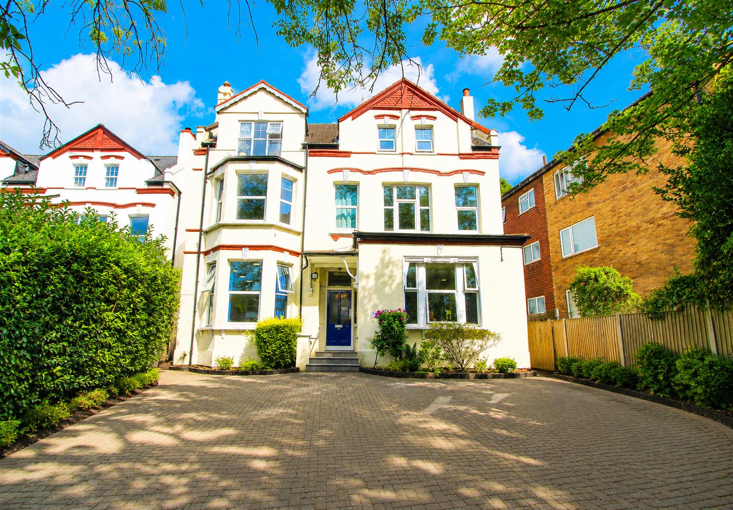 1 bed property in Brighton Road, Sutton